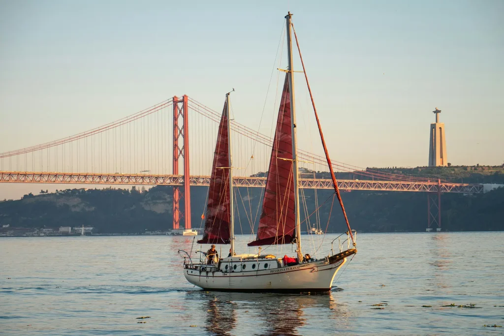 Wild Walkers Tours - Lisbon Boat Wild Walkers Tours - Lisbon Boat