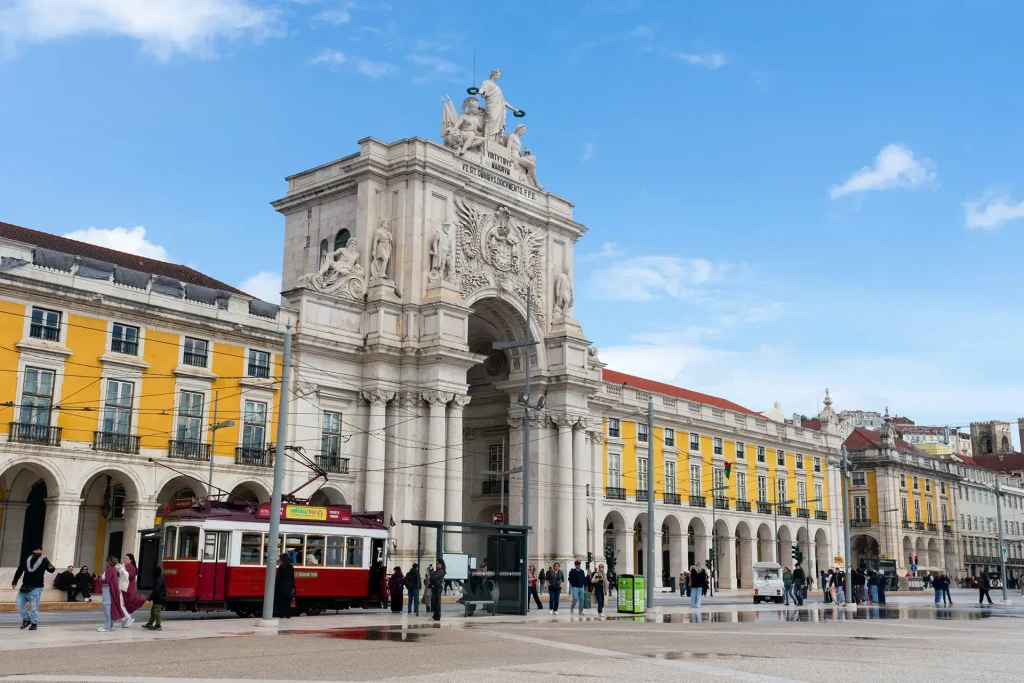 Wild Walkers Tours - Lisbon Comercio Square Wild Walkers Tours - Lisbon Comercio Square