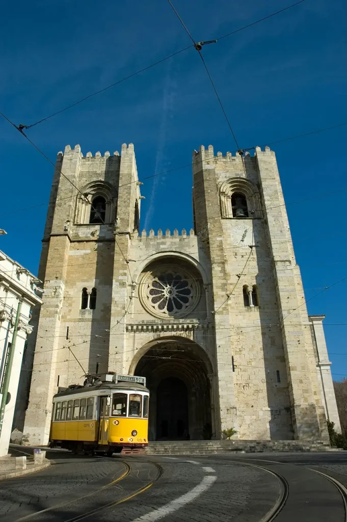 Wild Walkers Tours - Lisbon Castel Wild Walkers Tours - Lisbon Castel